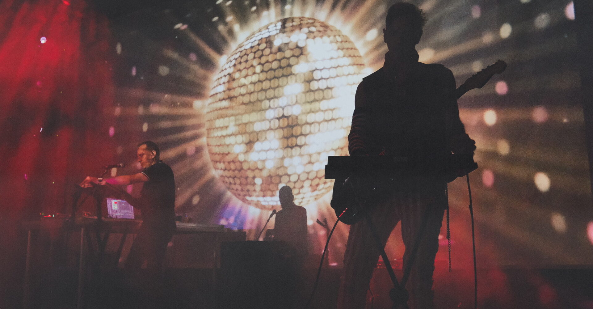 Να xορέψουμε όπως τότε ξανά: Μια νύχτα με τους Mikro στο Gagarin