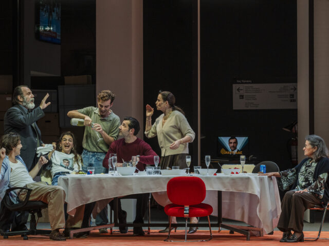 Θέατρο στη Στέγη: Παράταση παραστάσεων για τον «Οιδίποδα» από τον Robert Icke