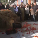 Καβάλα: Κατάληψη του κτηρίου της Αντιπεριφέρειας από τους αγρότες