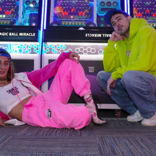 Διλήμματα στο φεγγάρι με άρωμα μπελ επόκ: Cilia Katrali vs. Σπύρος Παρασκευάκος