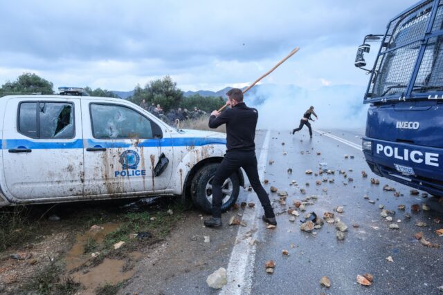Αποκλεισμένο από αγρότες και κτηνοτρόφους το αεροδρόμιο Χανίων