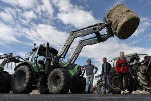 Αγρότες: Κλείνουν τα διόδια Μαλγάρων και ο κόμβος Τρίγλιας στη Χαλκιδική