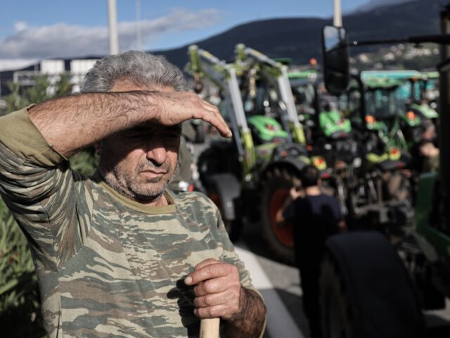 Αμετακίνητοι στα μπλόκα οι παραγωγοί της Κεντρικής και Δυτικής Μακεδονίας