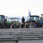 Οι αγρότες των μπλόκων της Θεσσαλίας στο λιμάνι του Βόλου