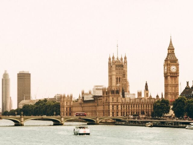 Το Ηνωμένο Βασίλειο επιστρέφει στο πρόγραμμα Erasmus