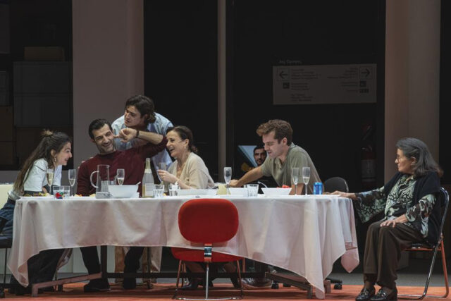 Τρεις προσβάσιμες παραστάσεις ΟΙΔΙΠΟΔΑΣ του Robert Icke στη Στέγη