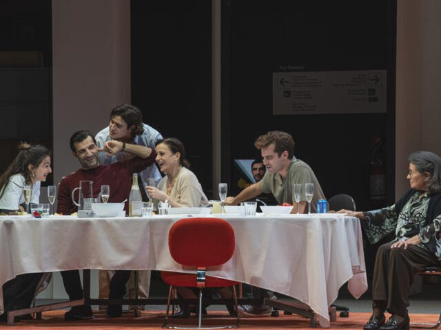 Τρεις προσβάσιμες παραστάσεις ΟΙΔΙΠΟΔΑΣ του Robert Icke στη Στέγη