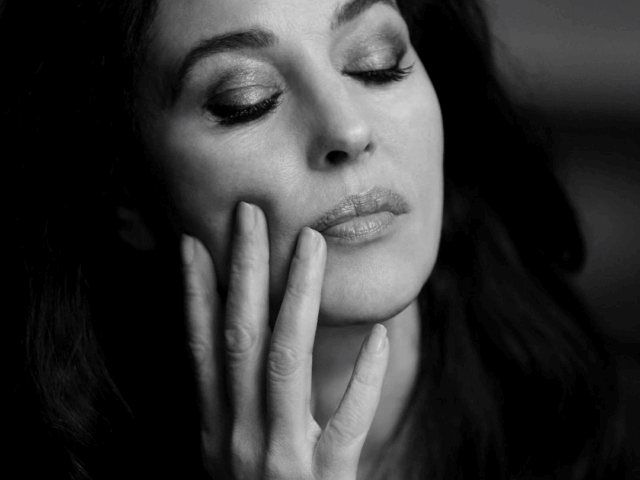 «Μαρία Κάλλας»: Αναβάλλεται η προβολή της ταινίας στο Θέατρο Παλλάς, παρουσία της Μόνικα Μπελούτσι