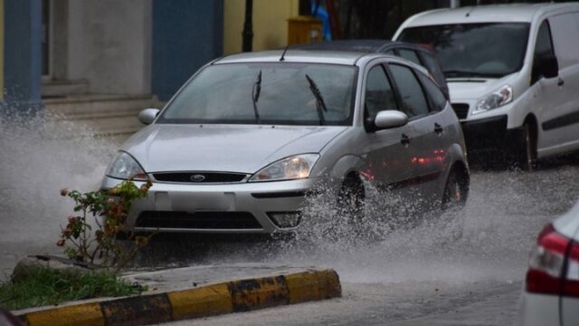Κακοκαιρία «Byron»: Πλημμύρες και κλειστοί δρόμοι στην Αττική