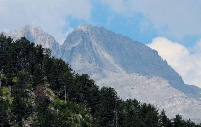 Ανασύρθηκαν με ελικόπτερο οι 4 ορειβάτες από τα Βαρδούσια [βίντεο]