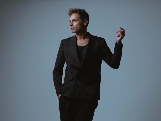 Ο Γιώργος Παπαγεωργίου και οι Polkar γιορτάζουν τα Χριστούγεννα στον Σταυρό του Νότου