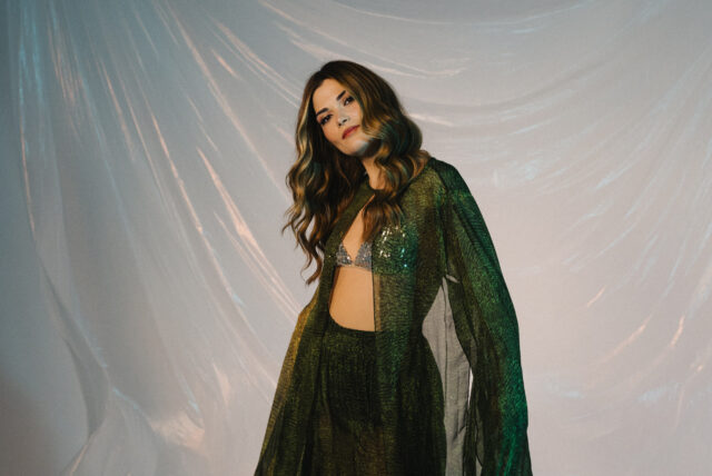 Η Μαρία Κουτσουρλή μας προσκαλεί στον Σταυρό του Νότου club