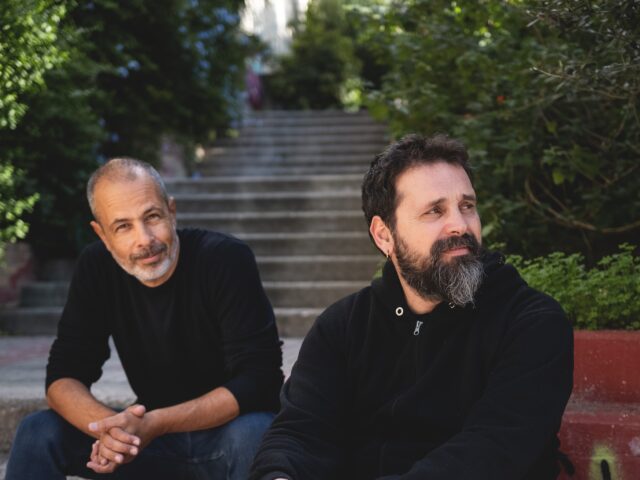 Ο Σπύρος Γραμμένος τραγουδάει «Αυτή τη χρονιά»