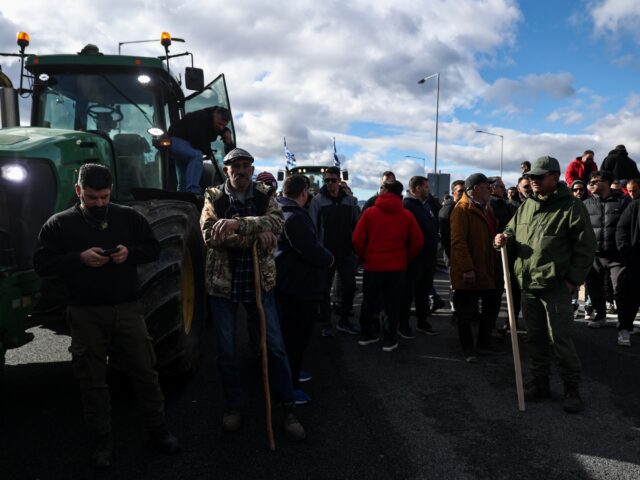 Αγρότες: Πολύωροι αποκλεισμοί σήμερα στα τελωνεία Προμαχώνα, Ευζώνων και Νίκης