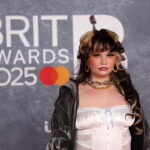 Brit Awards 2026: Οι Olivia Dean και Lola Young κυριαρχούν στις υποψηφιότητες