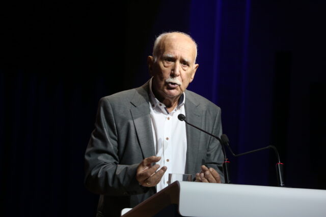 Τελευταίο «αντίο» στον Γιώργο Παπαδάκη στο αποτεφρωτήριο Ριτσώνας