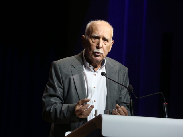 Τελευταίο «αντίο» στον Γιώργο Παπαδάκη στο αποτεφρωτήριο Ριτσώνας