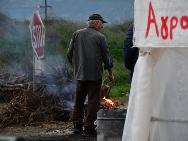 Οι αγρότες αποφασίζουν για το μέλλον των κινητοποιήσεων