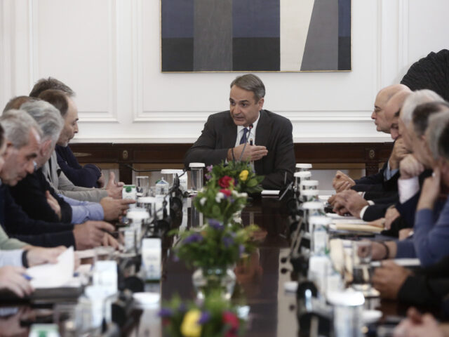 Σε εξέλιξη η κρίσιμη συνάντηση Μητσοτάκη – αγροτών στο Μέγαρο Μαξίμου