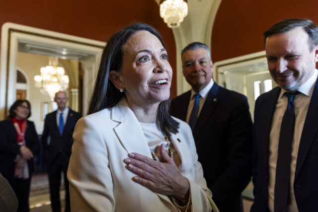 ΗΠΑ: Η Ματσάδο έδωσε το Νόμπελ Ειρήνης στον Τραμπ