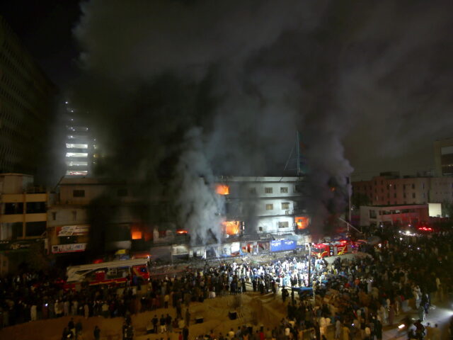 Φονική πυρκαγιά σε εμπορικό κέντρο στο Πακιστάν