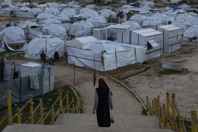 Το Ισραήλ δίνει εντολή σε οικογένειες στη Γάζα να μετακινηθούν