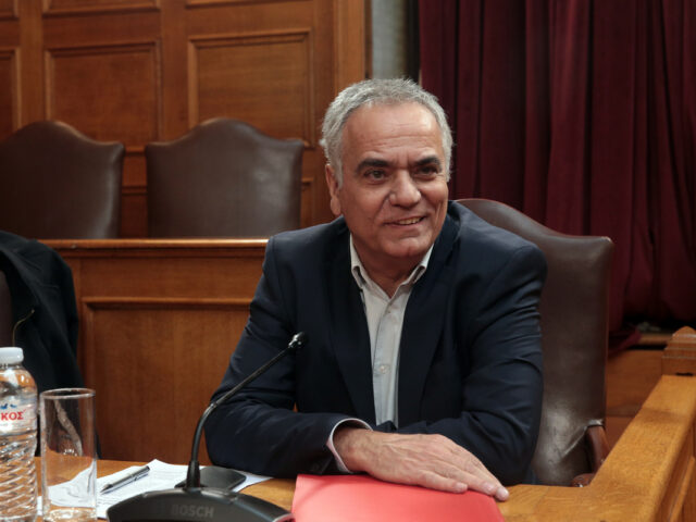 Κόντρα Σκουρλέτη – ΝΔ στην Εξεταστική: «Είστε τσιράκια της οικονομικής ολιγαρχίας»