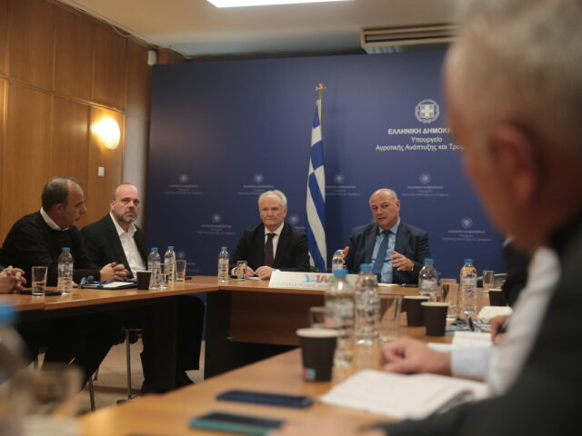 Συνάντηση Τσιάρα με εκπροσώπους αγροτών από τα μπλόκα της Βόρειας Ελλάδας και της Εύβοιας