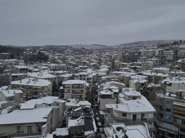 Χιονίζει από τα ξημερώματα στη Δυτ. Μακεδονία – Πού χρειάζονται αλυσίδες