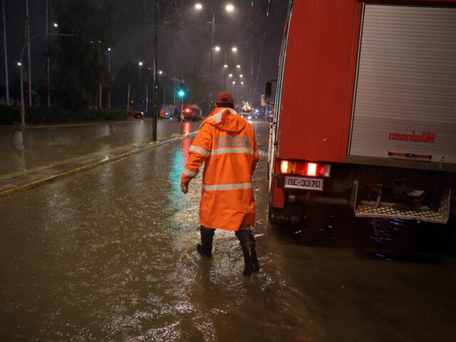 Δύο νεκροί, ζημιές και προβλήματα από την κακοκαιρία