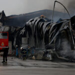 Εργοστάσιο «Βιολάντα»: Τι εξετάζουν οι αρμόδιες υπηρεσίες για τα αίτια της φονικής έκρηξης