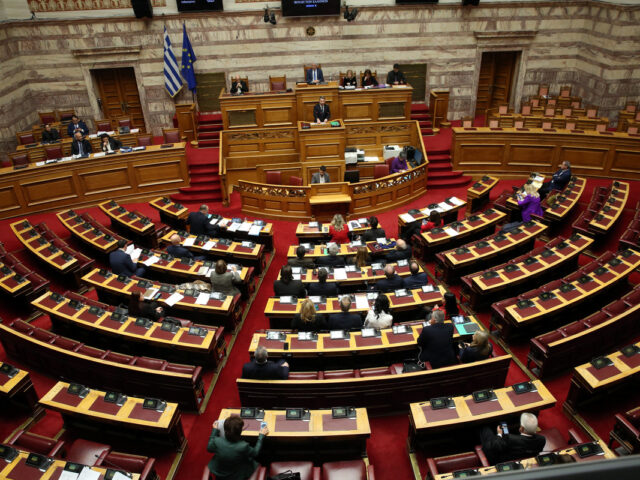 Βουλή: Ενός λεπτού σιγή για τις τραγωδίες σε Τρίκαλα και Ρουμανία