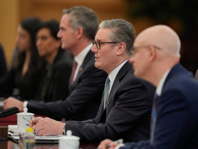 Κίνα: Στάρμερ και Σι συζήτησαν για τους δασμούς και ταξίδια χωρίς βίζα