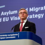 Η Κομισιόν παρουσίασε πενταετή στρατηγική για τη μετανάστευση και το άσυλο