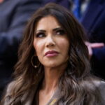 Ο Ντόναλντ Τραμπ απέπεμψε την υπουργό Εσωτερικής Ασφάλειας Κρίστι Νόεμ