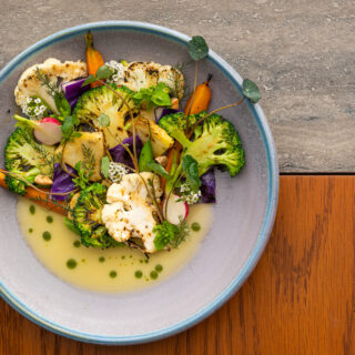 Amphibian: Ένας χώρος ανάμεσα σε κόσμους, ένα νέο εστιατόριο στη Στέγη