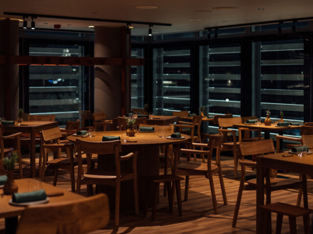 Amphibian: Ένας χώρος ανάμεσα σε κόσμους. Ένα νέο εστιατόριο στη Στέγη