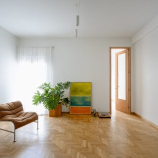 Φωτεινοί χώροι και συνεκτικότητα σε ένα ανακαινισμένο διαμέρισμα στην Κυψέλη