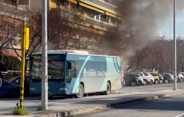 Λεωφορείο του ΟΑΣΘ τυλίχθηκε στις φλόγες