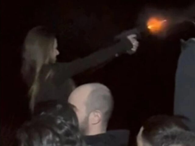 Έρευνα της ΕΛΑΣ για γυναίκα αστυνομικό που πυροβολεί σε γλέντι