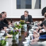 Ξεκίνησε η κρίσιμη συνάντηση εκπροσώπων των αγροτών με τον πρωθυπουργό