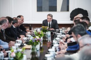 Ξεκίνησε η κρίσιμη συνάντηση εκπροσώπων των αγροτών με τον πρωθυπουργό