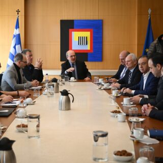 Ξεκίνησε η συνάντηση κυβέρνησης με αντιπροσώπους των 14 αγροτικών μπλόκων