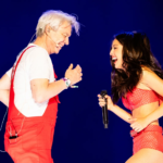 Ο David Byrne διασκευάζει το “Drivers License” της Olivia Rodrigo