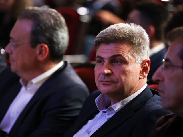 ΣΥΡΙΖΑ: Δεν παραδίδει την έδρα o Νικόλας Φαραντούρης