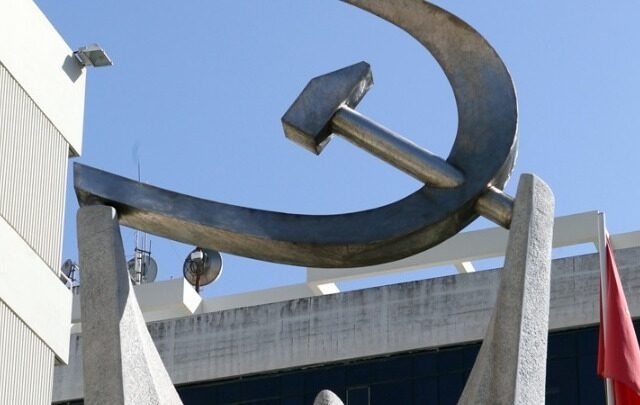 Σκληρή ανακοίνωση του ΚΚΕ για τη δήλωση του Κυριάκου Μητσοτάκη για την επέμβαση των ΗΠΑ στη Βενεζουέλα.