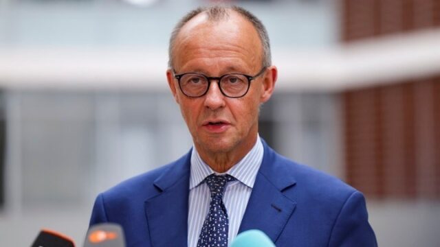 Για «περίπλοκη νομική αξιολόγηση της παρέμβασης των ΗΠΑ» μίλησε ο καγκελάριος Μερτς