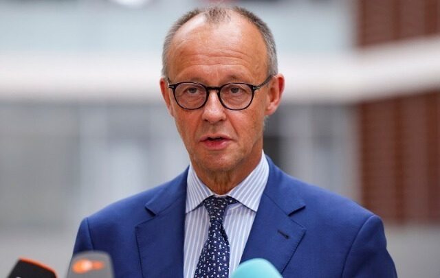 Για «περίπλοκη νομική αξιολόγηση της παρέμβασης των ΗΠΑ» μίλησε ο καγκελάριος Μερτς