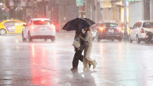 Ισχυρές βροχές και καταιγίδες από σήμερα έως την Πέμπτη στη δυτική και βορειοανατολική Ελλάδα
