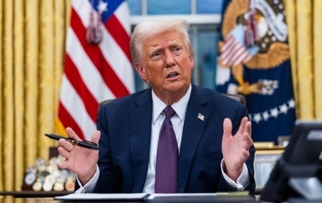 Ο Τραμπ απειλεί με δασμούς χώρες που δεν θα στηρίξουν το σχέδιό του για τη Γροιλανδία